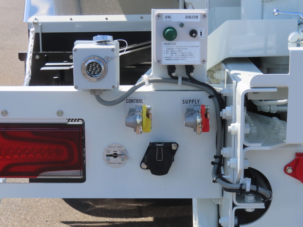 コネクター接続部です。|三菱 スーパーグレート 2KG-FV80VYPの写真21