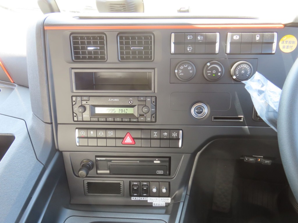 インパネ周りの状態です。|三菱 スーパーグレート 2KG-FV80VYPの写真26
