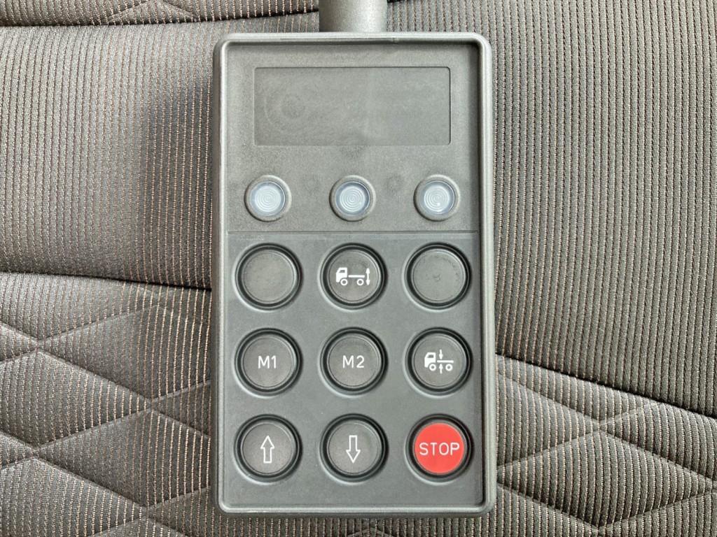 エアサスのコントローラーです。|日野 レンジャー 2KG-FD2ABG(2WD)の写真30