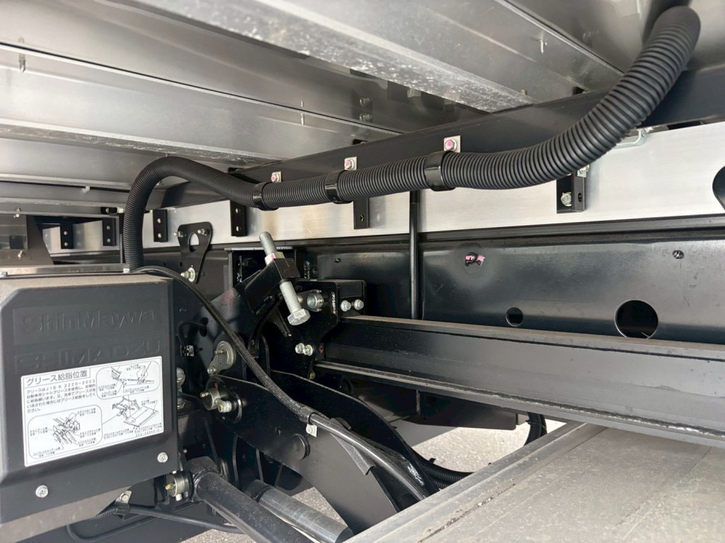 シャーシとネタの状態です。(縦ネタ・横ネタはアルミ製です)|日野 レンジャー 2KG-FD2ABG(2WD)の写真6