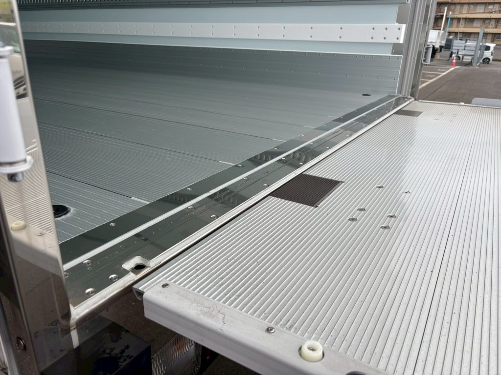 ゲートを上限まで上げた状態です。|日野 レンジャー 2KG-FD2ABG(2WD)の写真15