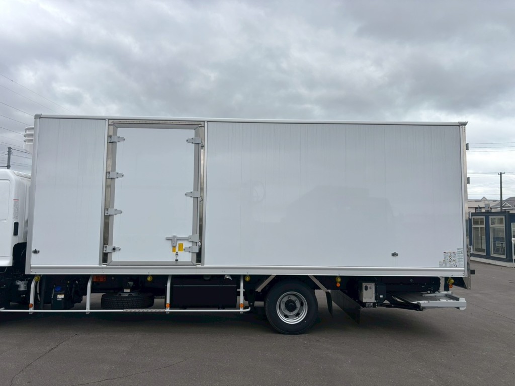 助手席側にサイドドアがあります。|日野 レンジャー 2KG-FD2ABG(2WD)の写真19