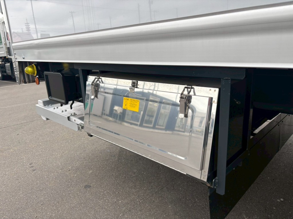 運転席側後部に工具箱が付いています。|日野 レンジャー 2KG-FD2ABG(2WD)の写真24