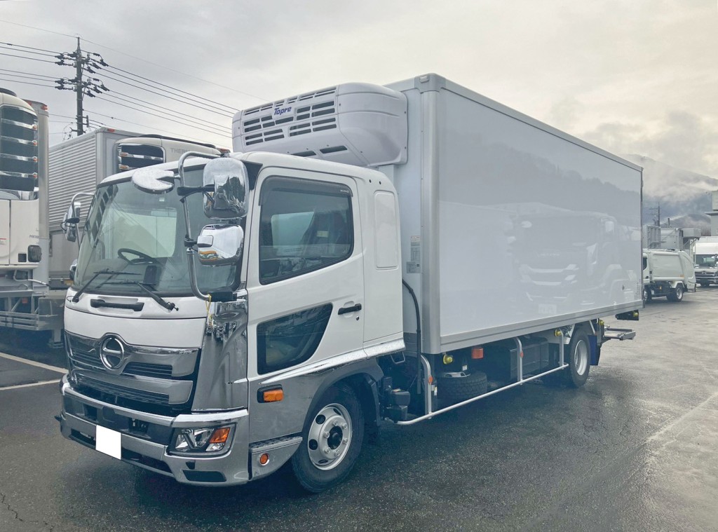 フロント周りメッキパーツで飾っています。|日野 レンジャー 2KG-FD2ABG(2WD)の写真1