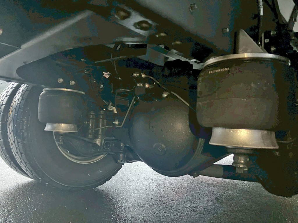 エアサスです。|日野 レンジャー 2KG-FD2ABG(2WD)の写真5