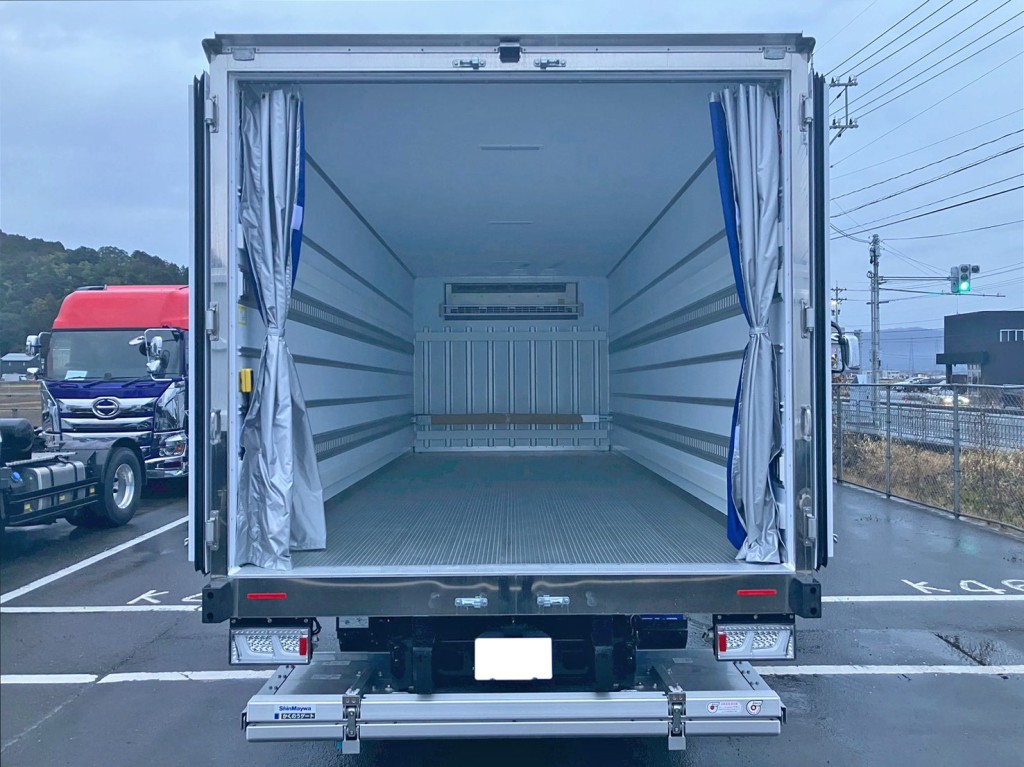 門口周りはステンレス製です。|日野 レンジャー 2KG-FD2ABG(2WD)の写真12