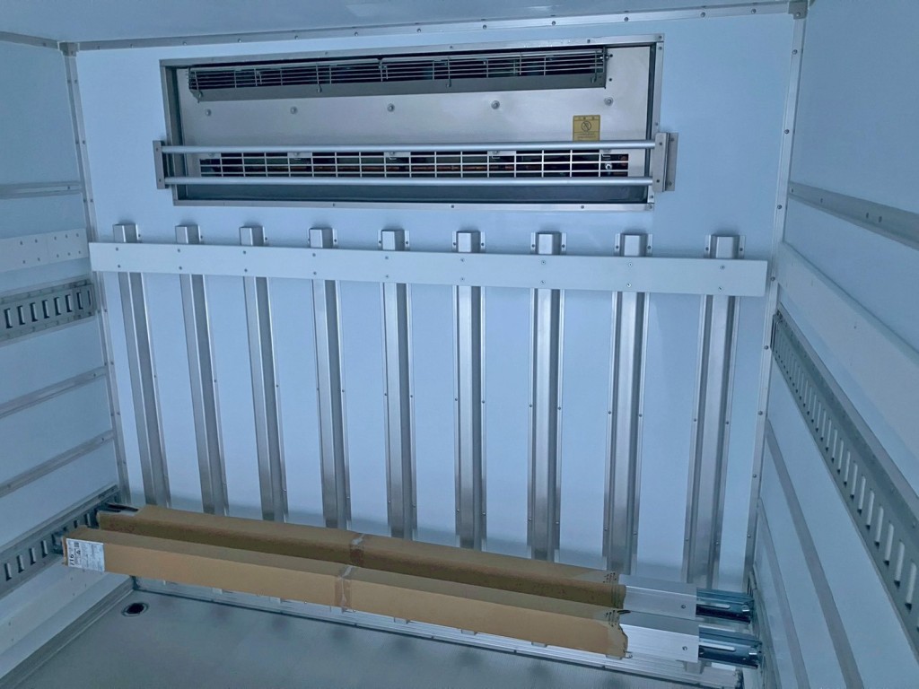 冷凍機の吹き出し口です。|日野 レンジャー 2KG-FD2ABG(2WD)の写真14