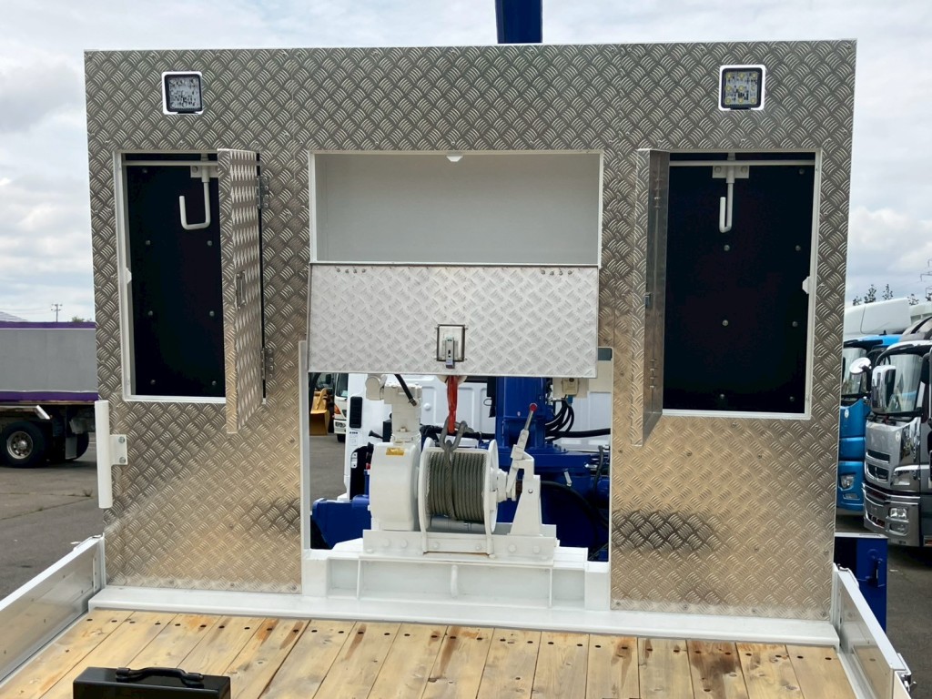 プロテクターはレバーブロック掛け付きの物入が付いています。|日野 プロフィア 2DG-FQ1AJCの写真10