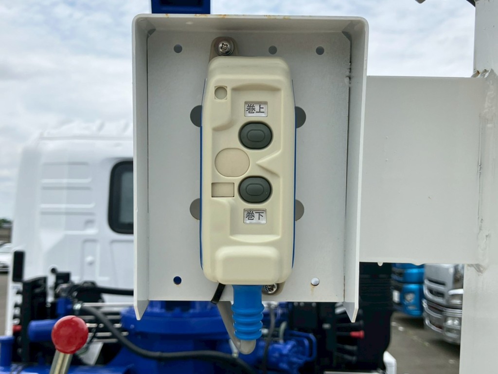 ウインチの操作スイッチです。|日野 プロフィア 2DG-FQ1AJCの写真11