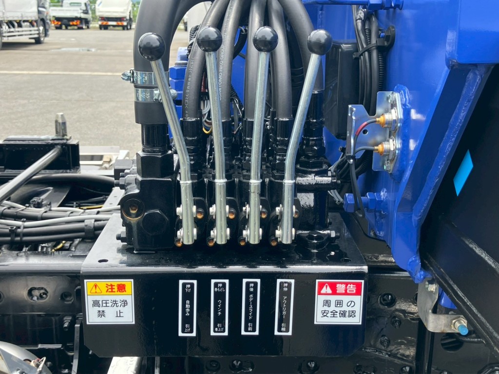 アウトリガー・スライド・ウインチ・自動歩みの操作レバーです。|日野 プロフィア 2DG-FQ1AJCの写真19