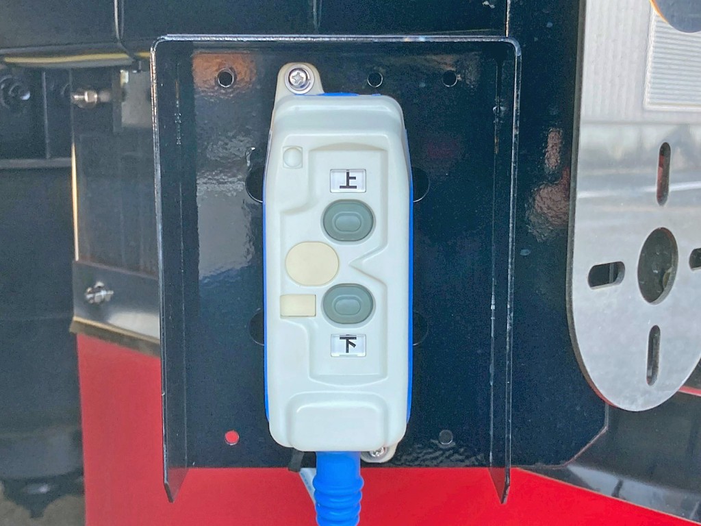 自動歩みの昇降スイッチです。|日野 プロフィア 2DG-FQ1AJCの写真20