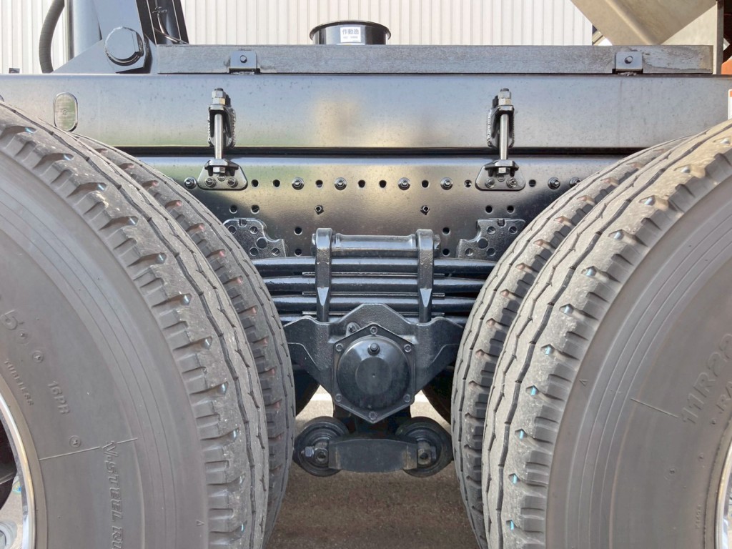 リーフサスです。|日野 プロフィア 2DG-FS1AJEの写真5