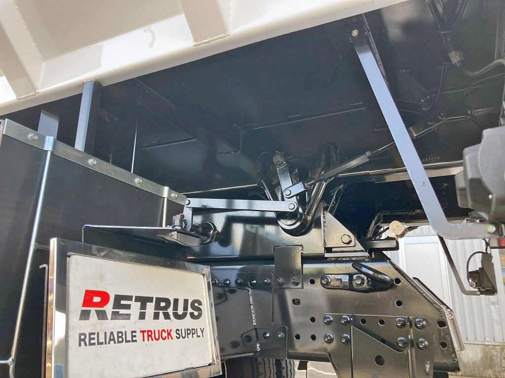 シャーシとネタの状態です。(縦ネタ・横ネタは鉄製です)|日野 プロフィア 2DG-FS1AJEの写真6