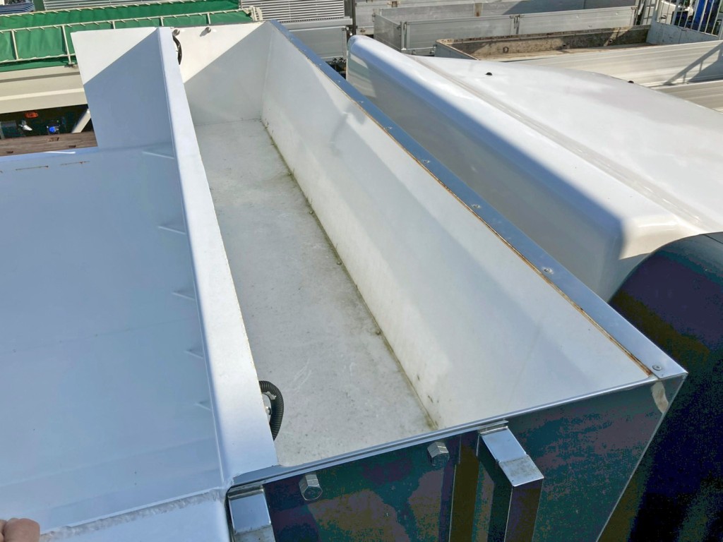 シートデッキの状態です。|日野 プロフィア 2DG-FS1AJEの写真11