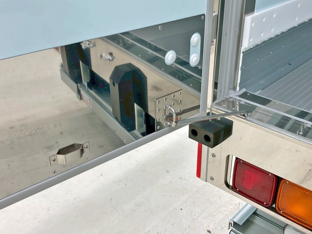 助手席側ストッパーの状態です。|三菱 ファイター 2KG-FK65F(2WD)の写真10