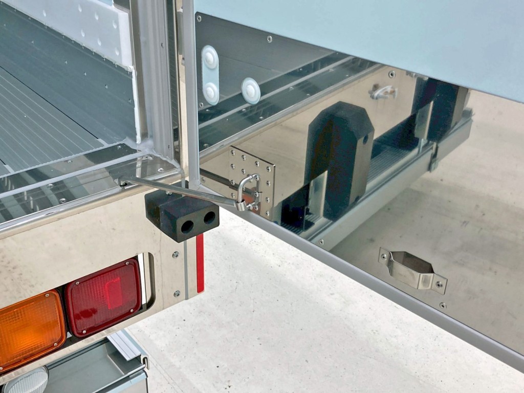 運転席側ストッパーの状態です。|三菱 ファイター 2KG-FK65F(2WD)の写真11