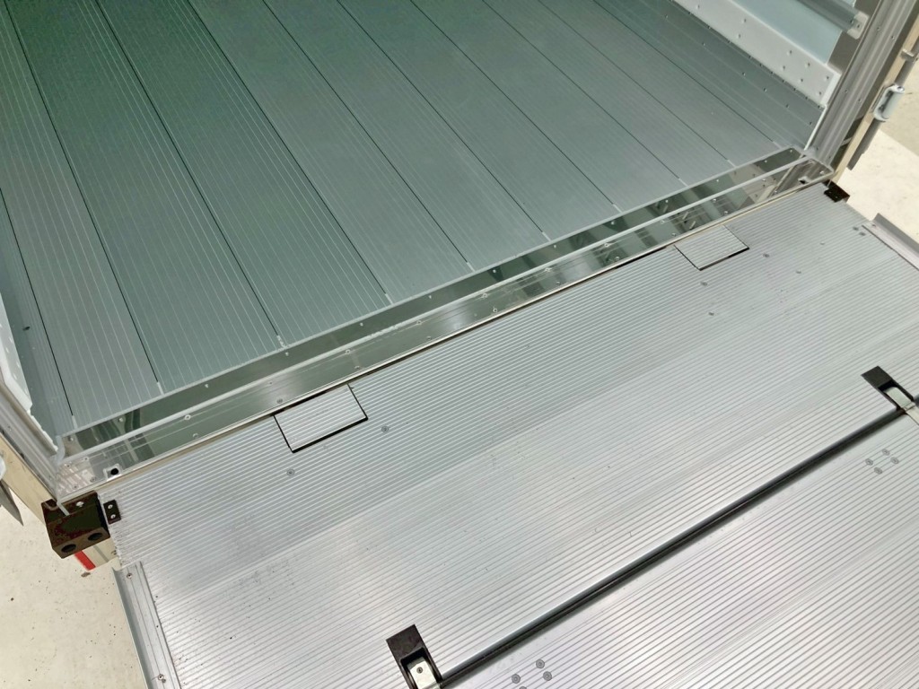 ゲートを上限まで上げた状態です。|三菱 ファイター 2KG-FK65F(2WD)の写真17