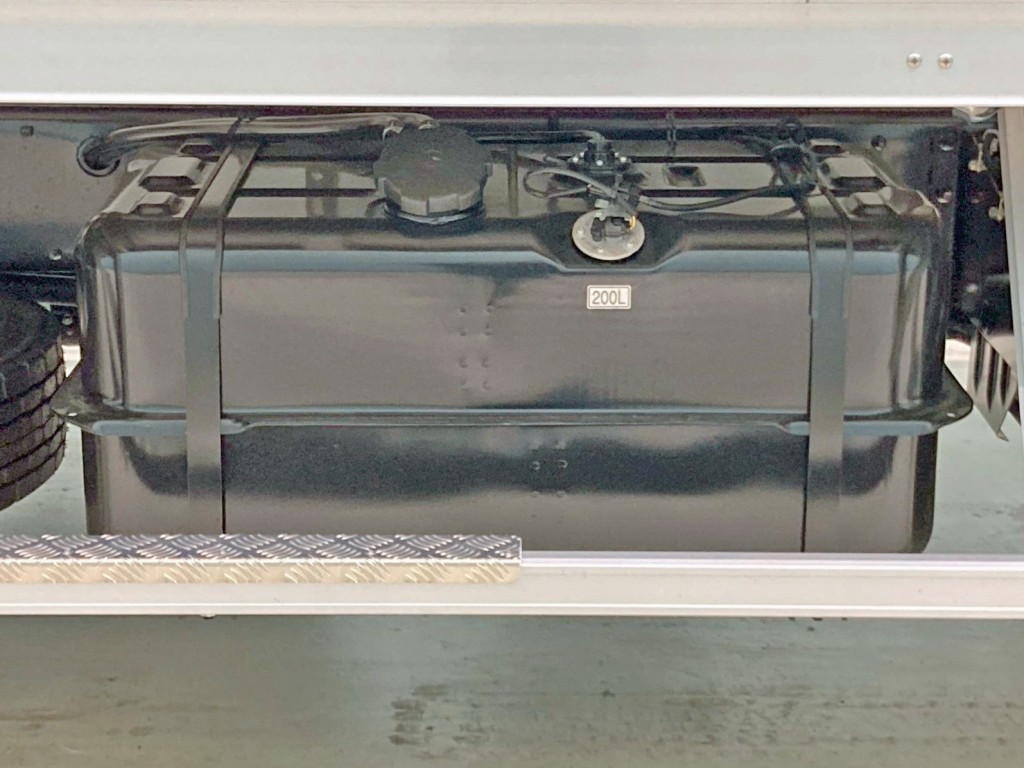 燃料タンクは200Lです。|三菱 ファイター 2KG-FK65F(2WD)の写真26