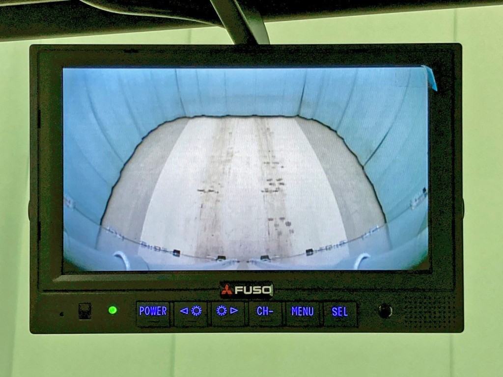 液晶バックモニター付きです。|三菱 ファイター 2KG-FK65F(2WD)の写真27