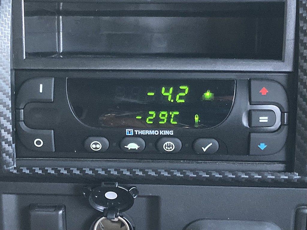 冷凍機は、-29℃設定(低温仕様) 34.2℃スタート 2Hで-4.2℃確認済みです。|日野 プロフィア 2DG-FW1AHCの写真29