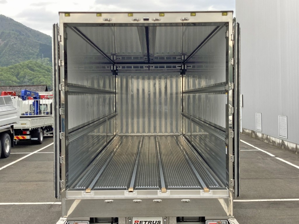 門口周りはステンレス製です。|日野 プロフィア 2DG-FW1AHCの写真9