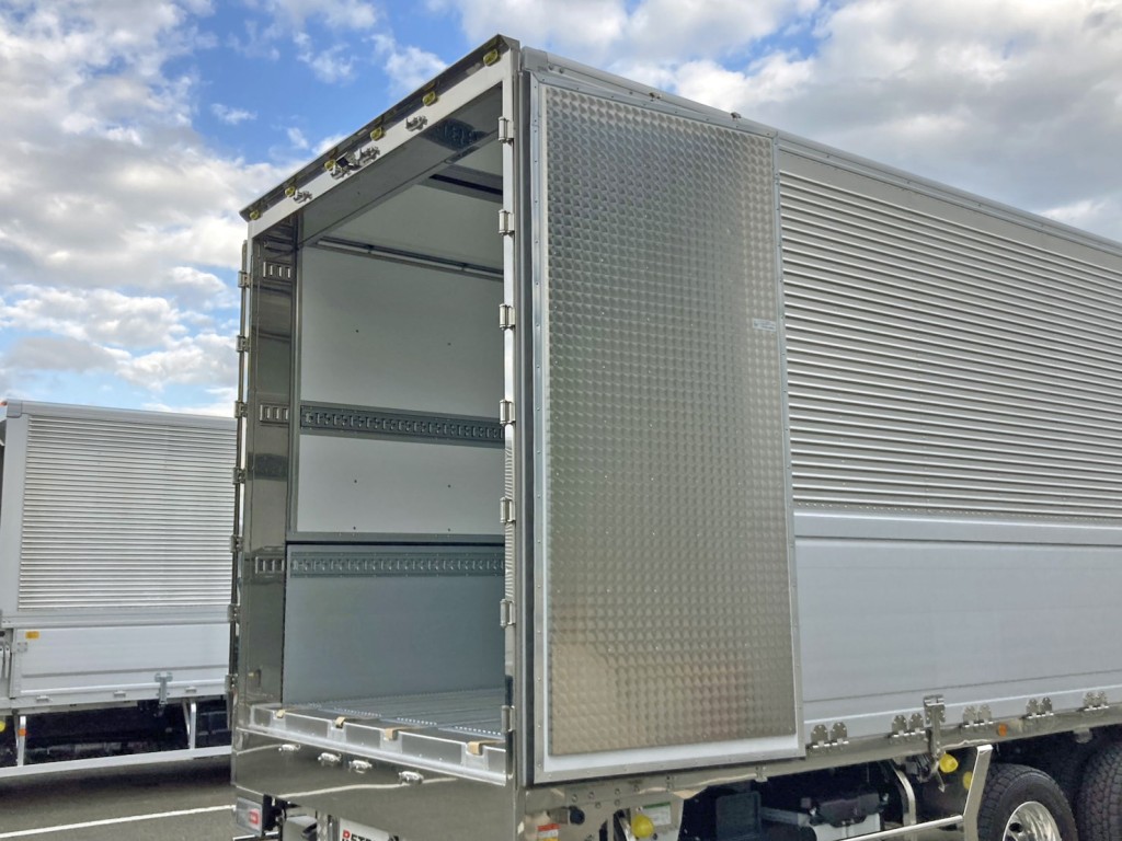 リヤドア裏側にウロコステンが張られています。(運転席側)|日野 プロフィア 2DG-FW1AHCの写真11