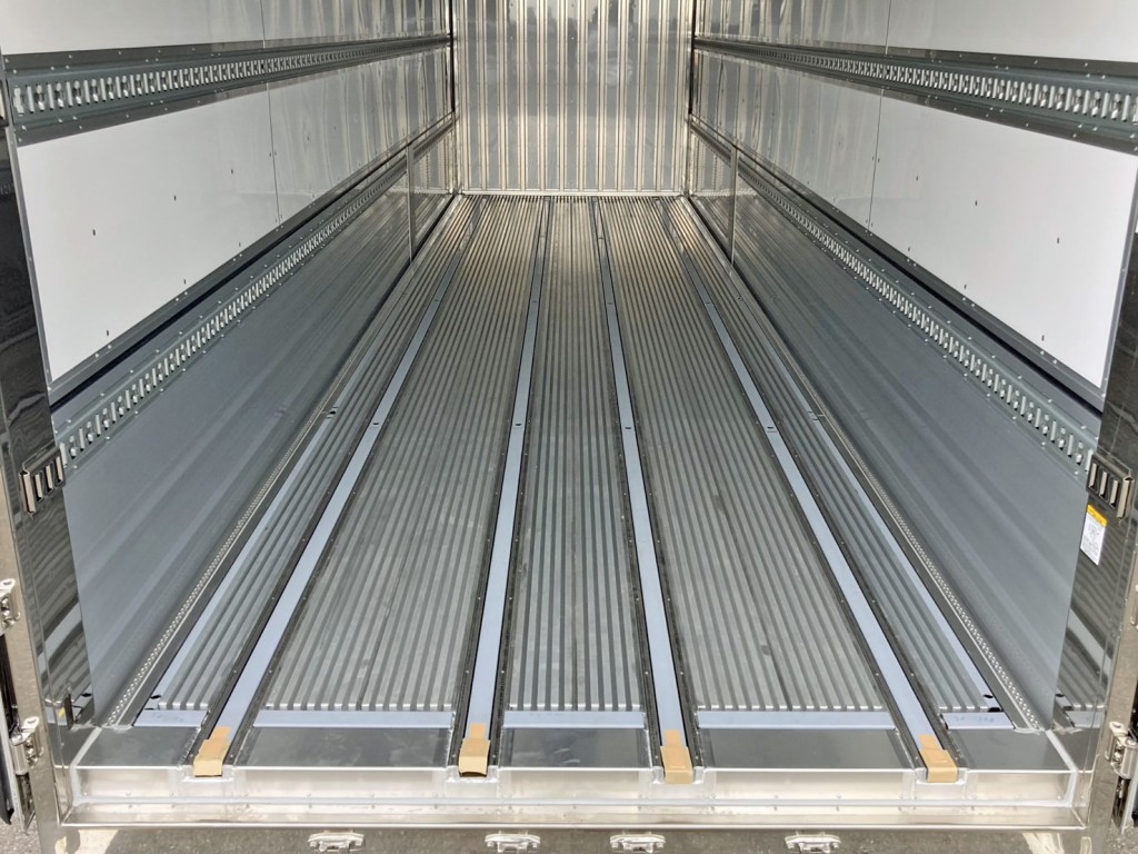 床はI型キーストン・アルミ製です。(ジョロダーレールが4列付いています)|日野 プロフィア 2DG-FW1AHCの写真12