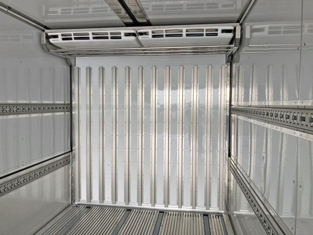 冷凍機の吹き出し口です。(冷凍機は吊り下げ式です)|日野 プロフィア 2DG-FW1AHCの写真17