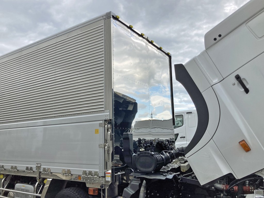 ボディー前壁もステンレス製です。|日野 プロフィア 2DG-FW1AHCの写真18