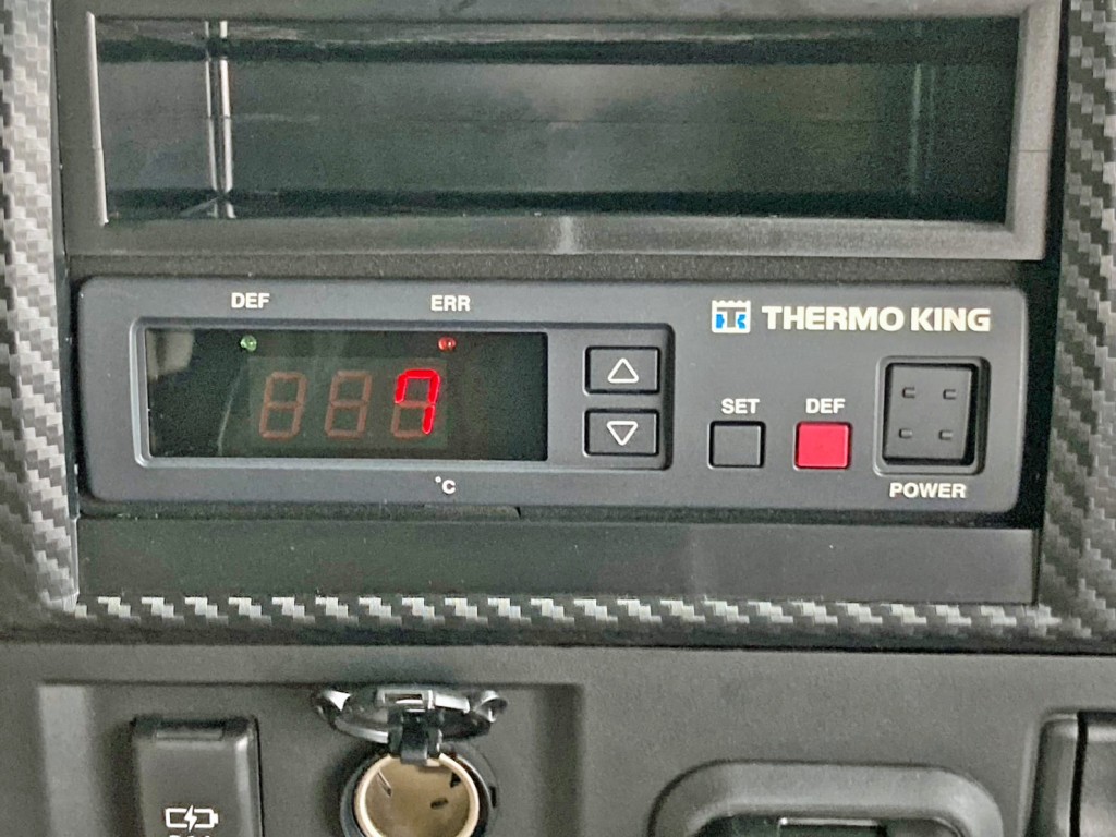 冷凍機は、-5℃設定(中温仕様) 22℃スタート 2Hで＋7℃確認済みです。|日野 プロフィア 2DG-FW1AHCの写真28