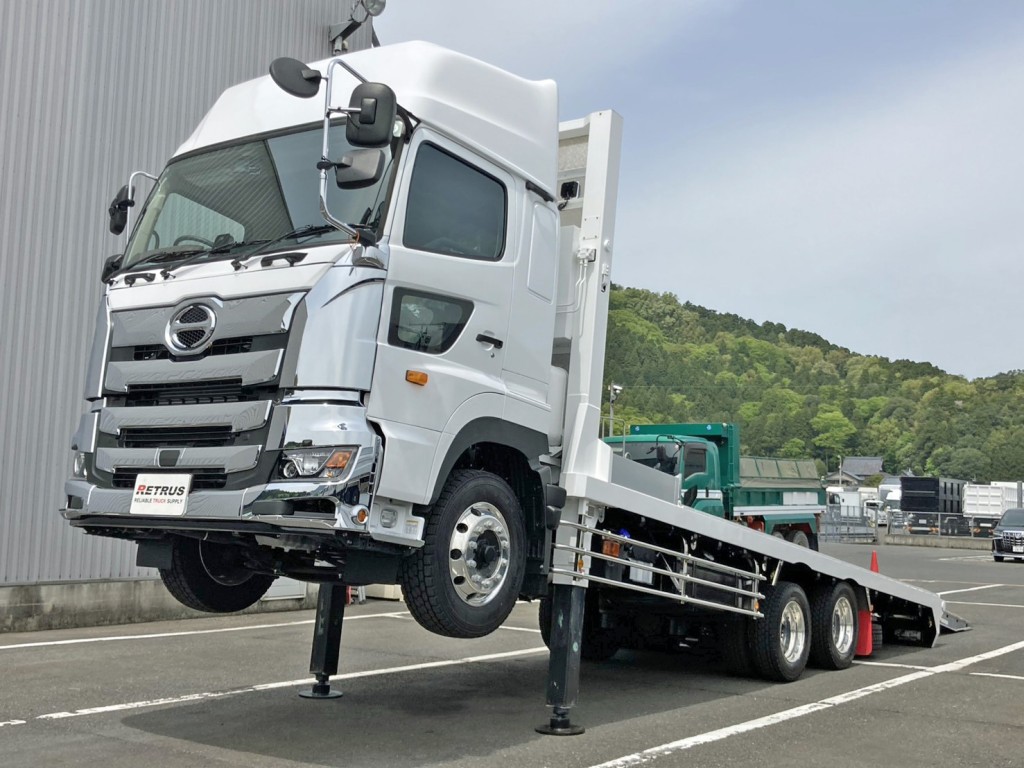 フロント周り、メッキパーツで飾っています。|日野 プロフィア 2DG-FQ1AJCの写真1