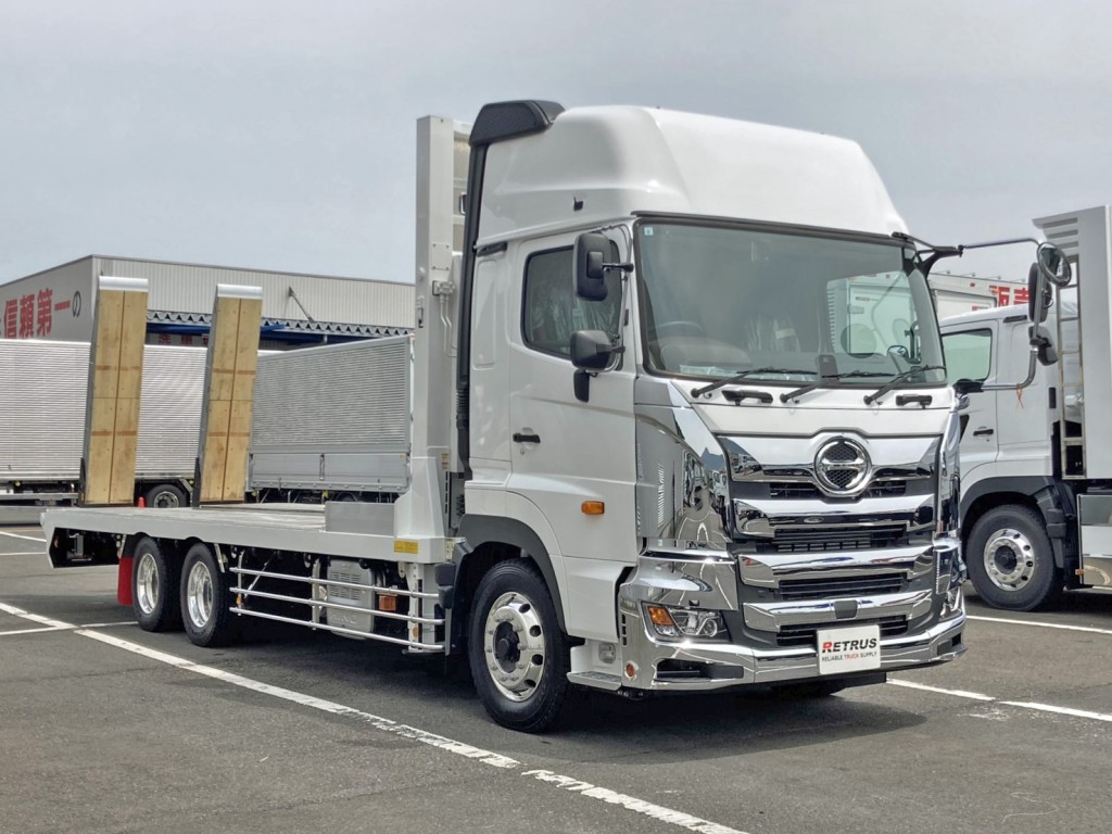 ホイールはアルミ製、サイドバンパー・リヤフェンダーはステンレス製です。|日野 プロフィア 2DG-FQ1AJCの写真2