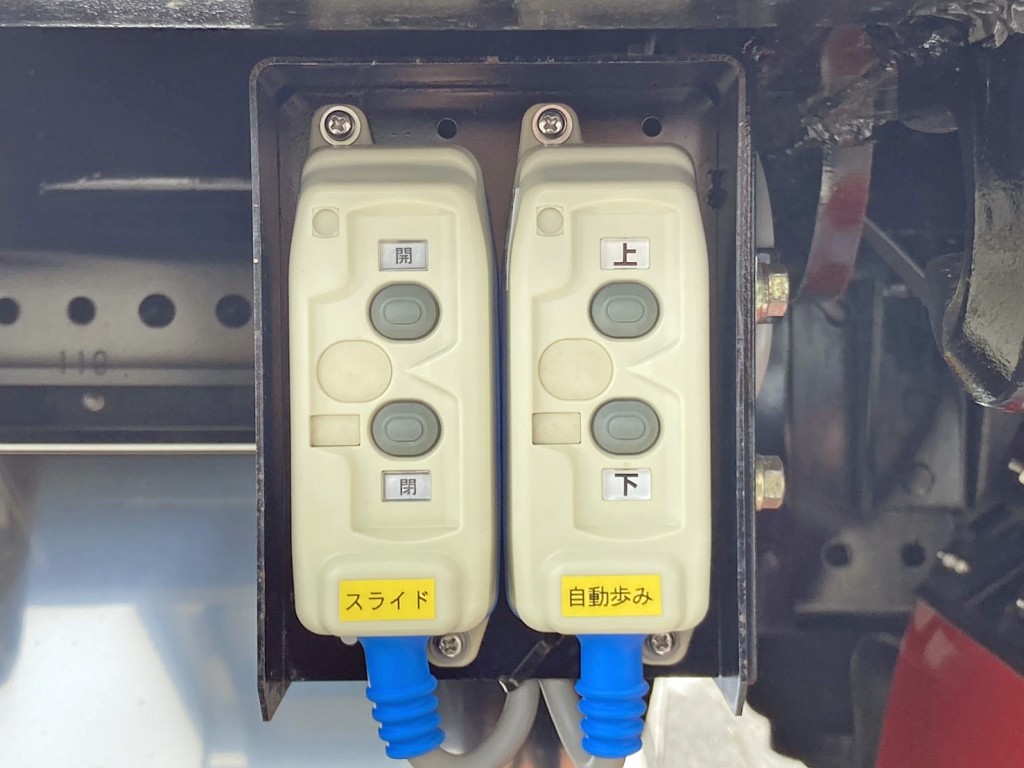 オートスライド・自動歩みの操作スイッチです。|日野 プロフィア 2DG-FQ1AJCの写真18