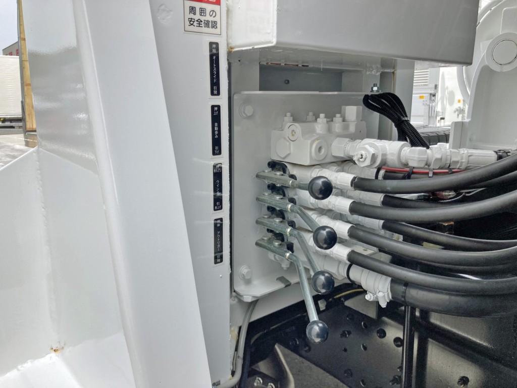 オートスライド・自動歩み・ウインチ・アウトリガーの操作レバーです。|日野 プロフィア 2DG-FQ1AJCの写真19