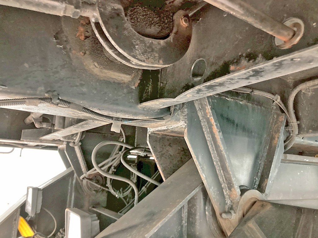 運転席側後方の横ネタに小さな曲がりがあります。|東急  TF36H2C3の写真8