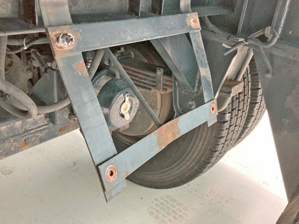 ナンバーステーに曲がりがあります。|東急  TF36H2C3の写真32