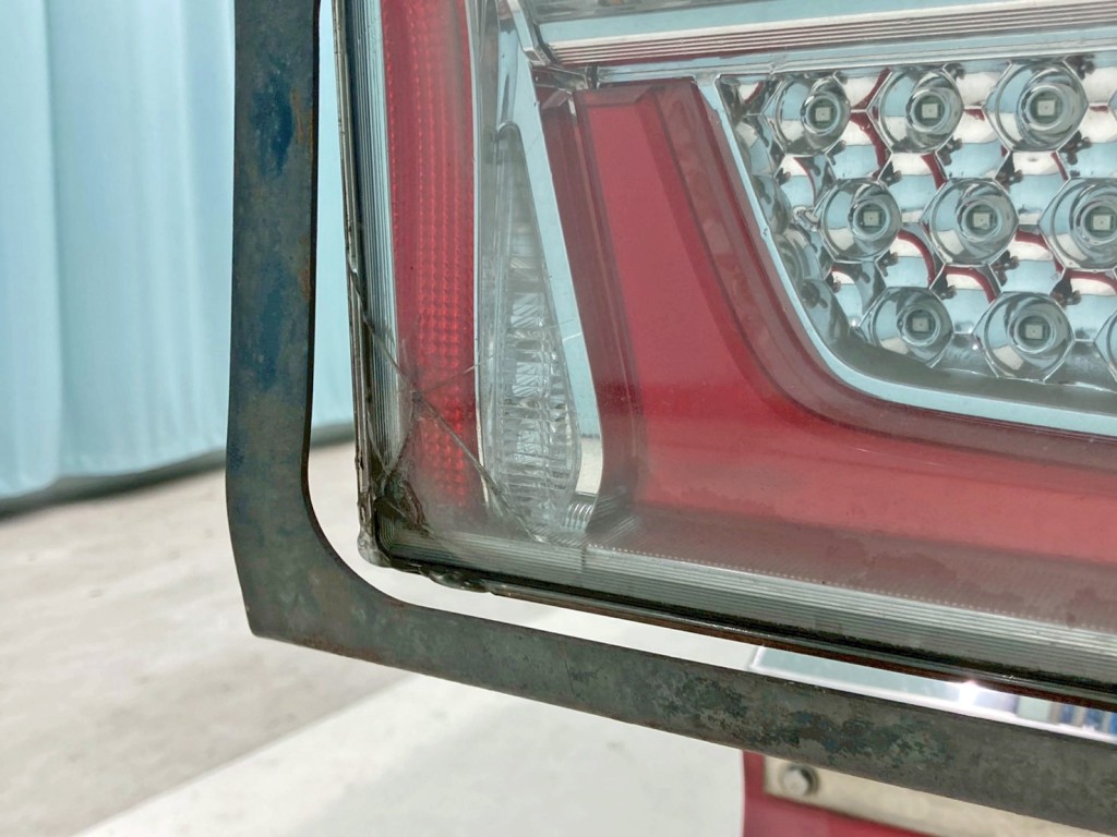 助手席側テールレンズに割れがあります。|東急  TF36H2C3の写真35