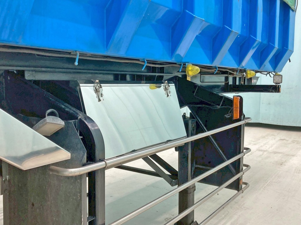 運転席側にステンレス製の工具箱が付いています。|東急  TF36H2C3の写真41