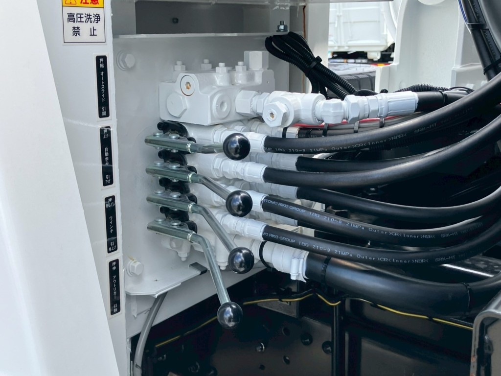 日野 プロフィア 2DG-FQ1AJCの写真15