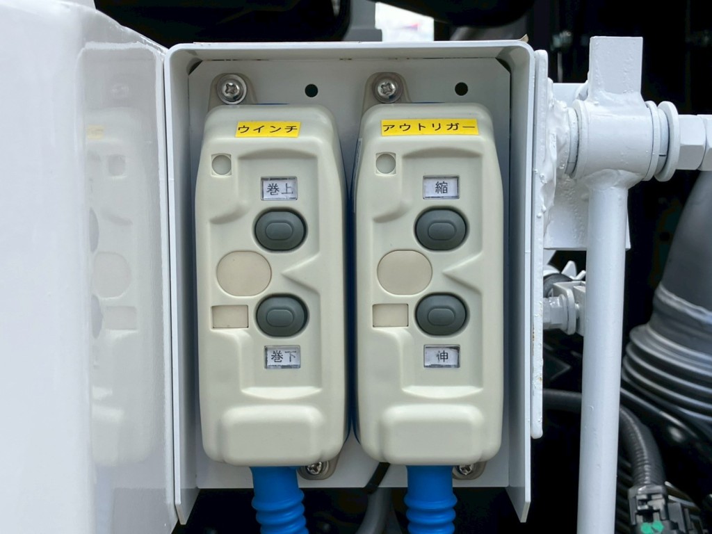 日野 プロフィア 2DG-FQ1AJCの写真17