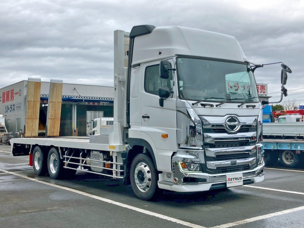 ホイールはアルミ製、サイドバンパー・リヤフェンダーはステンレス製です。|日野 プロフィア 2DG-FS1AJEの写真2