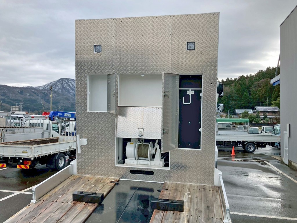 プロテクターにレバーブロック掛け付きの物入れが付いています。|日野 プロフィア 2DG-FS1AJEの写真12