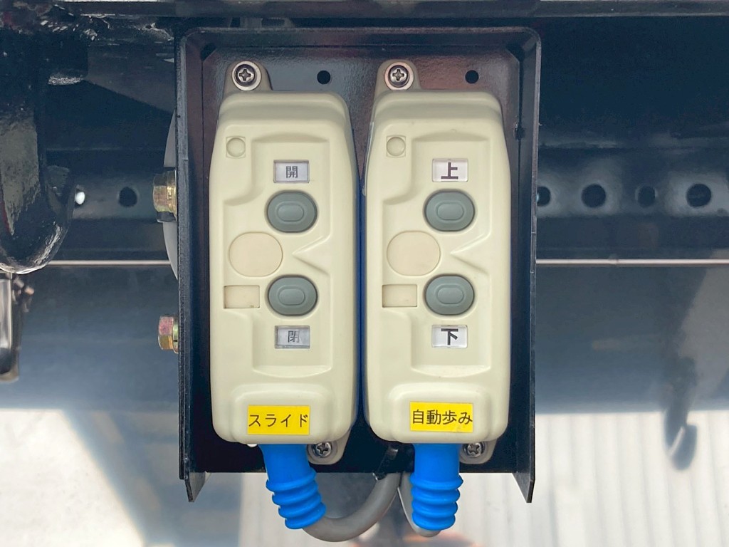 オートスライド 及び 自動歩みの昇降スイッチです。|日野 プロフィア 2DG-FS1AJEの写真18