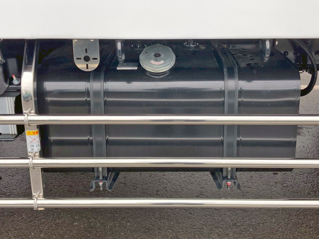 燃料タンクは200Lです。|日野 プロフィア 2DG-FS1AJEの写真22