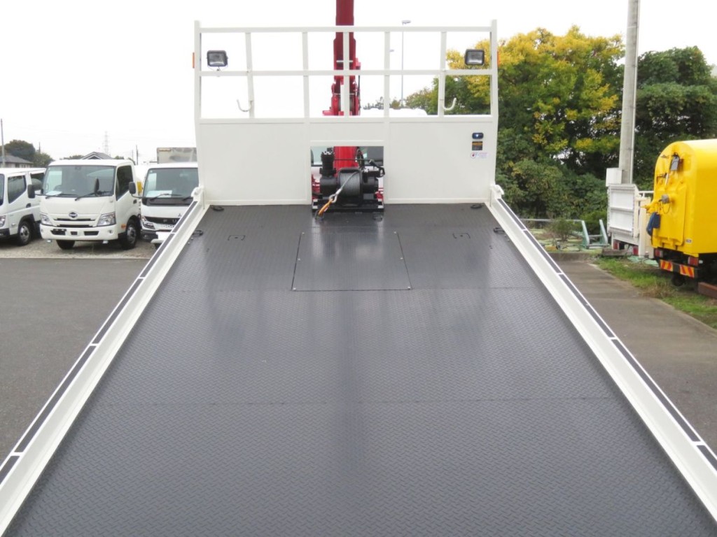 床は鉄製の縞板です。|日野 レンジャー 2KG-FE2ACAの写真8