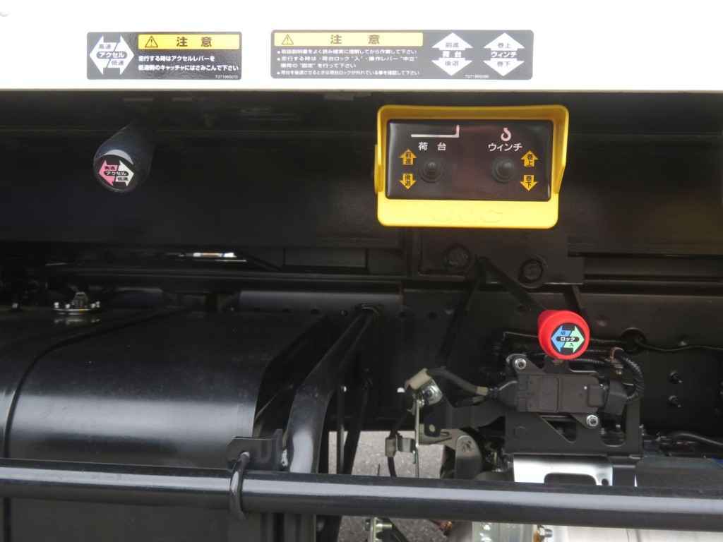 上物操作スイッチです。|日野 レンジャー 2KG-FE2ACAの写真21