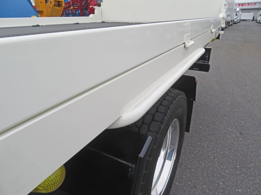 リアタイヤ上部の状態です。|日野 レンジャー 2KG-FE2ACAの写真26