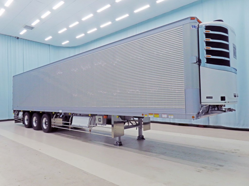 左右サイドバンパーは、ステンレス製です。|トレクス  VFR345の写真2