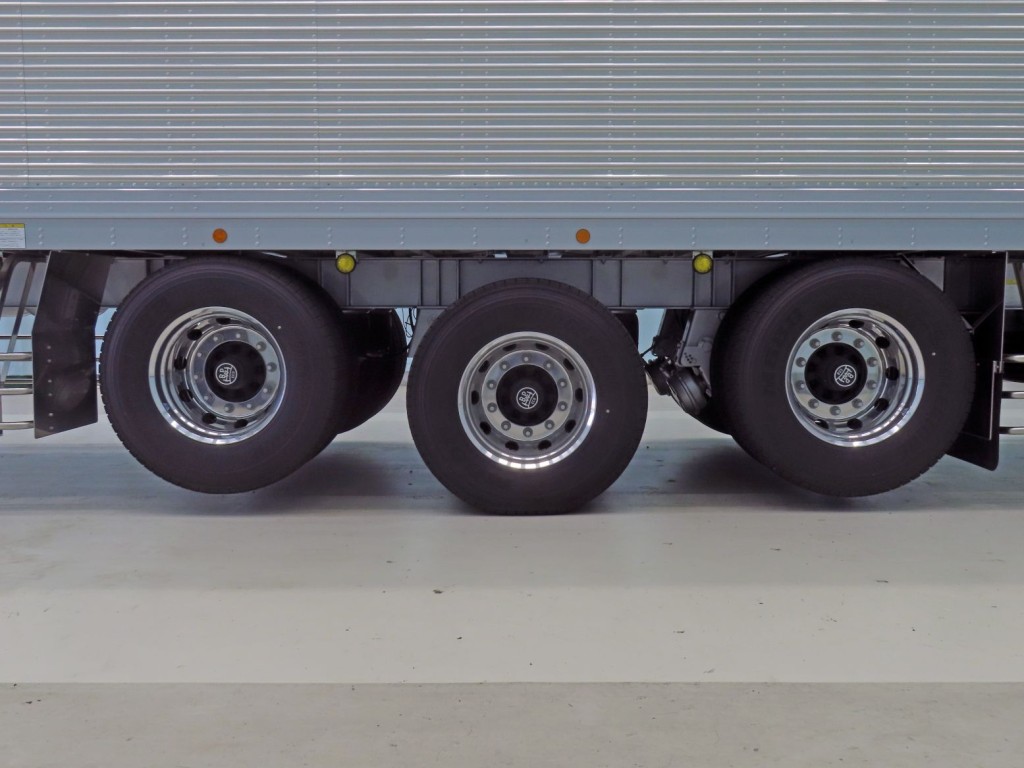 リフトアクスル機能付きです。(1・3軸目がリフトアップします)|トレクス  VFR345の写真14