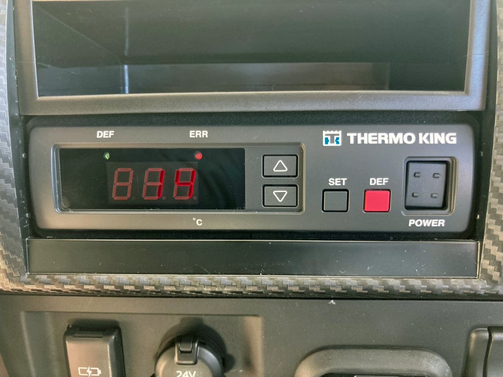 冷凍機は、-5℃設定(中温仕様) 29℃スタート 2Hで＋14℃確認済みです。|日野 プロフィア 2DG-FW1AHCの写真29